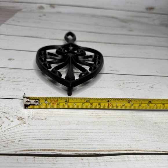 Vintage Cast Iron Trivet Heart Design Footed Kitchen Decor 10" Plant Pot - Picture 4 of 4